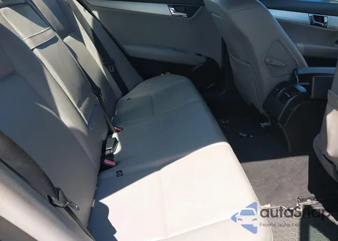 2008 Mercedes-Benz C 300 Luxury 4Matic/Sport 4Matic из США, поврежденный, VIN WDDGF81X68F062900